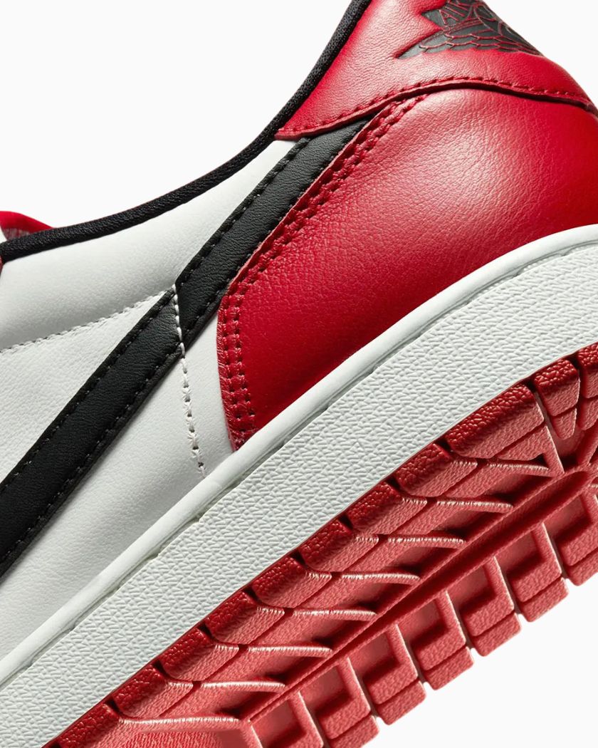 Air Jordan 1 Retro Low OG Chicago (2025)