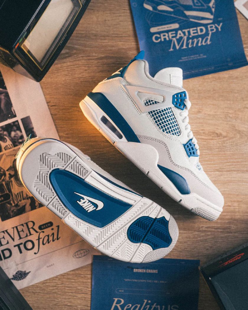 Air Jordan 4 Retro Military Blue
